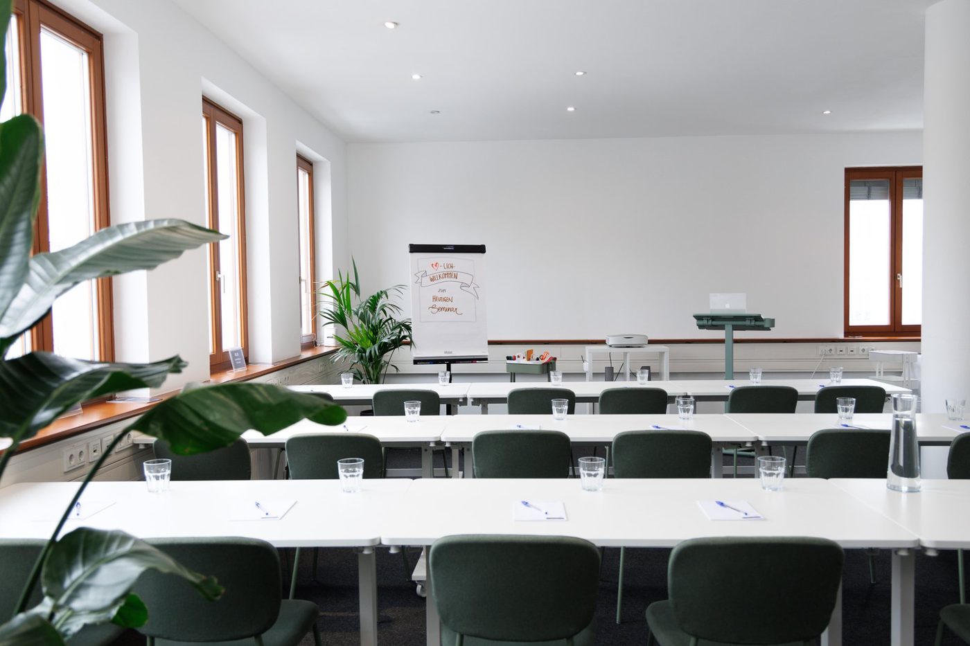 Hauptraum mit Seminarbestuhlung