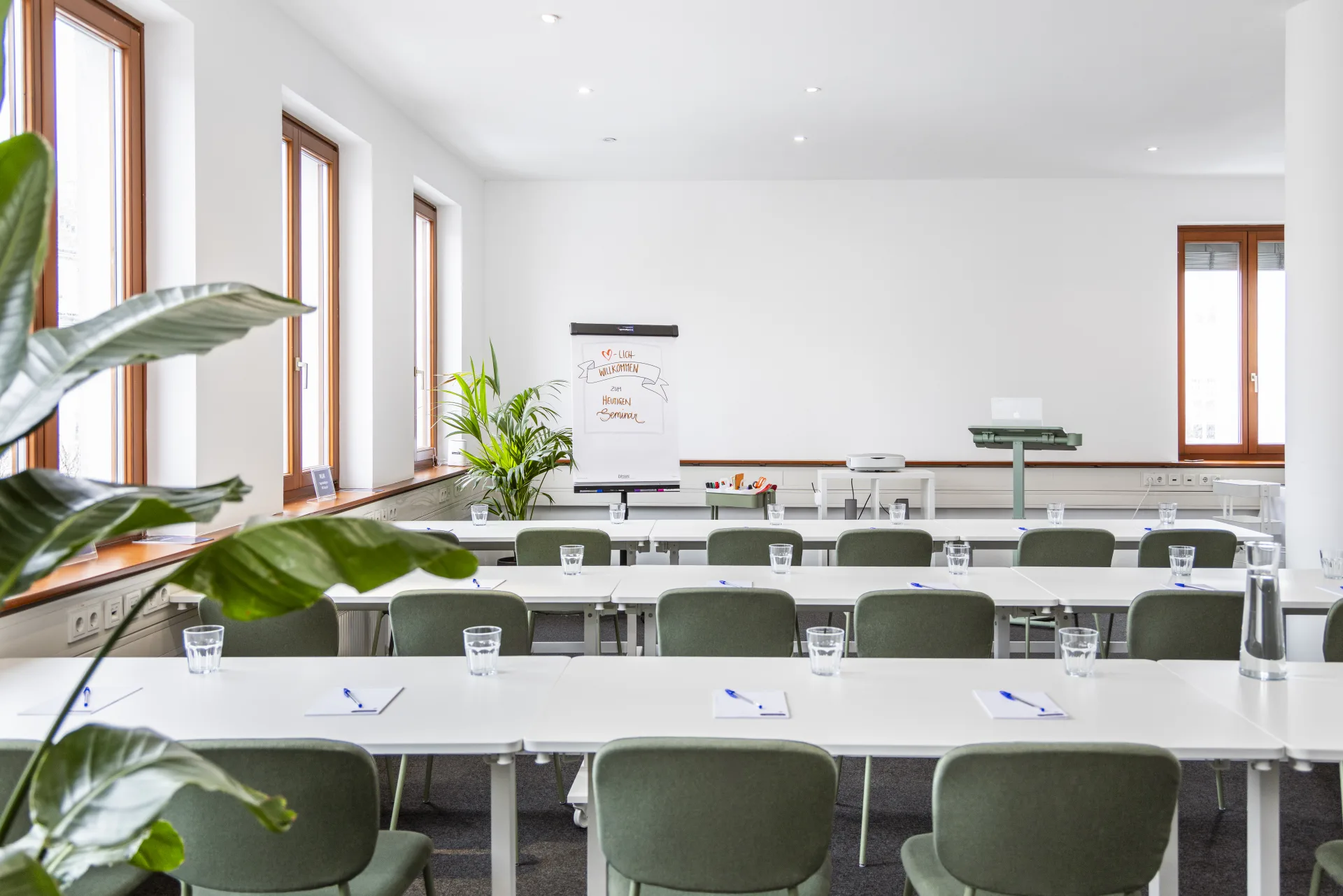 Hauptraum mit Seminarbestuhlung