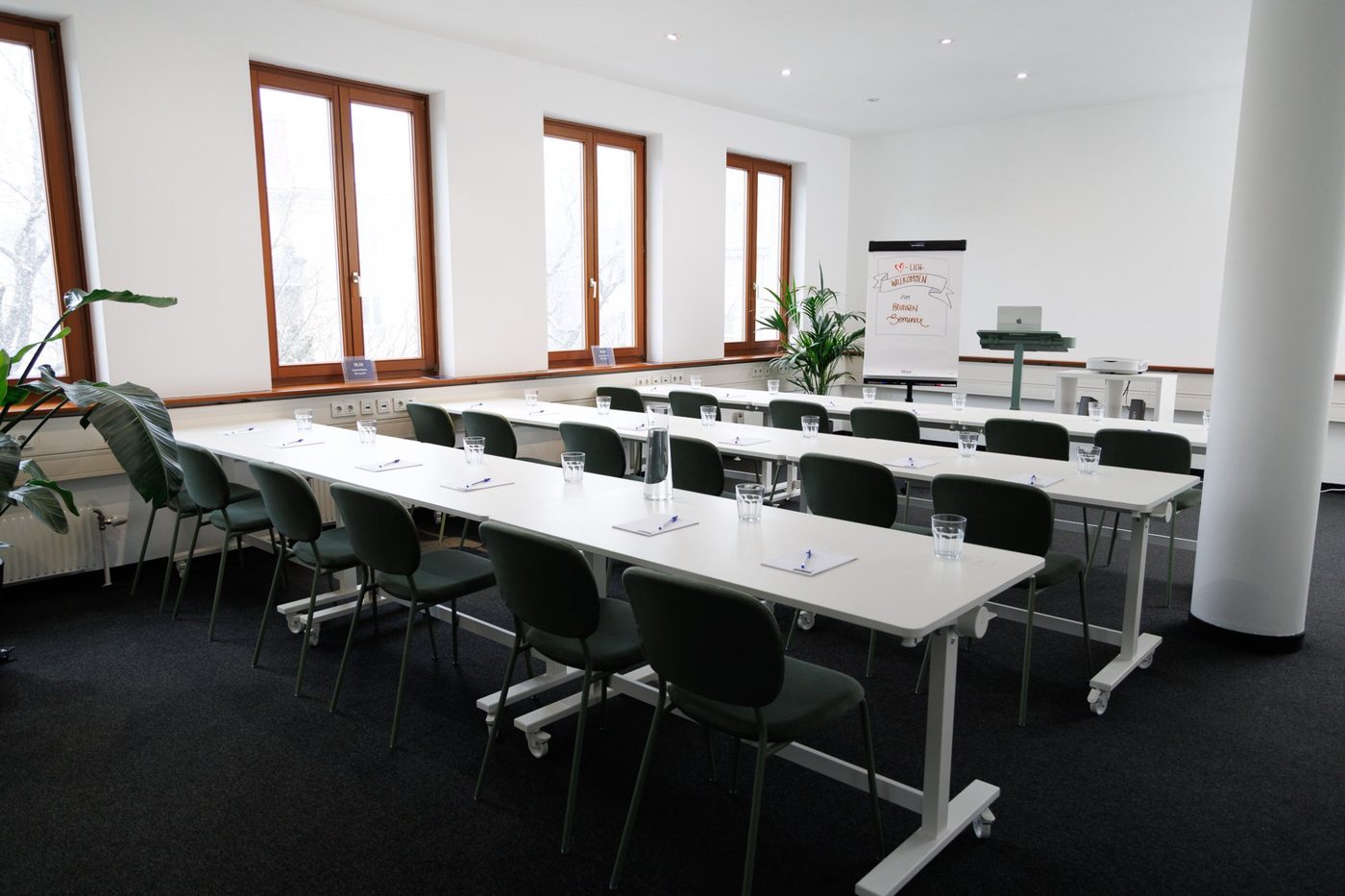 Seminarraum in Kinobestuhlung